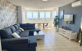 Sea Views Apartment